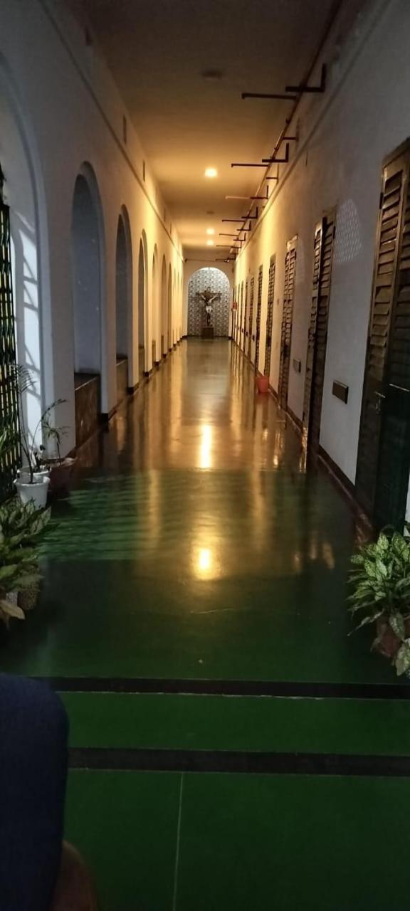 Ywca Gallway Guest House Kalkutta Kültér fotó